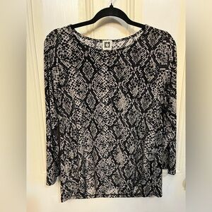 Anne Klein Scoop Neck Snake Skin Blouse Medium